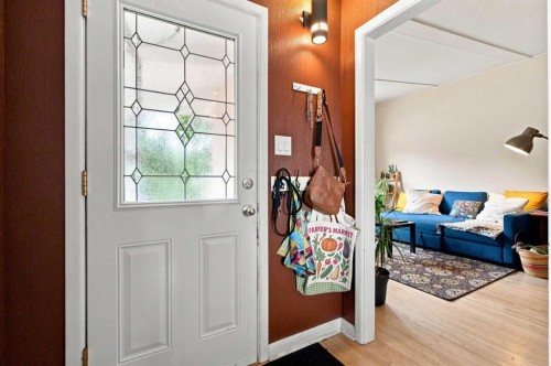 1212 Rosehill Drive Nw, Calgary, AB - Indoor Photo Showing Other Room