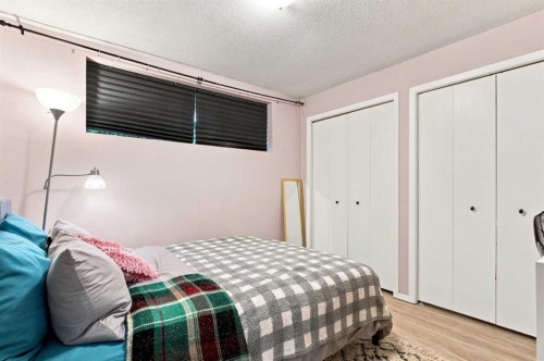 1212 Rosehill Drive Nw, Calgary, AB - Indoor Photo Showing Bedroom