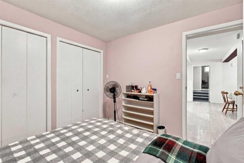 1212 Rosehill Drive Nw, Calgary, AB - Indoor Photo Showing Bedroom