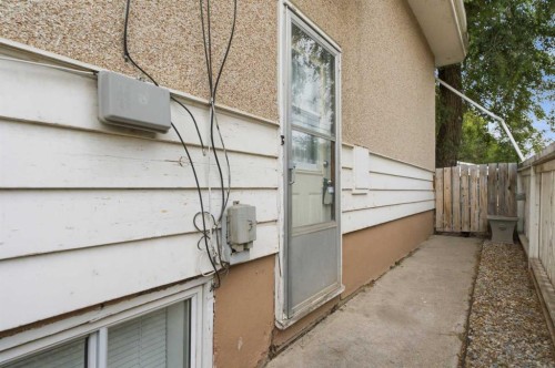 1212 Rosehill Drive Nw, Calgary, AB - Outdoor With Exterior