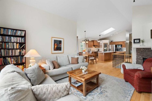 19 Rockmont Court Nw, Calgary, AB - Indoor Photo Showing Living Room