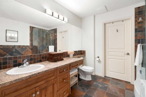 19 Rockmont Court Nw, Calgary, AB - Indoor Photo Showing Bathroom