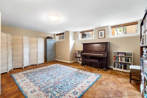 19 Rockmont Court Nw, Calgary, AB - Indoor Photo Showing Other Room
