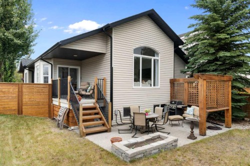 19 Rockmont Court Nw, Calgary, AB - Outdoor With Exterior