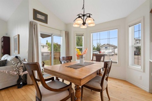 19 Rockmont Court Nw, Calgary, AB - Indoor Photo Showing Dining Room