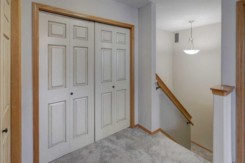 6711 Pinecliff Grove Ne, Calgary, AB - Indoor Photo Showing Other Room
