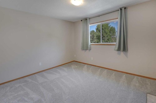 6711 Pinecliff Grove Ne, Calgary, AB - Indoor Photo Showing Other Room