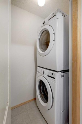 6711 Pinecliff Grove Ne, Calgary, AB - Indoor Photo Showing Laundry Room