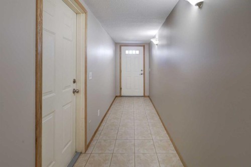 6711 Pinecliff Grove Ne, Calgary, AB - Indoor Photo Showing Other Room