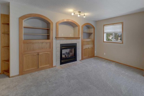 6711 Pinecliff Grove Ne, Calgary, AB - Indoor Photo Showing Living Room With Fireplace