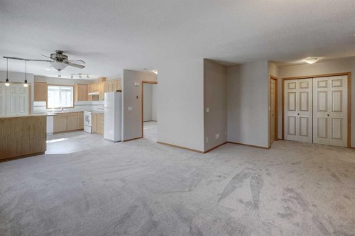 6711 Pinecliff Grove Ne, Calgary, AB - Indoor Photo Showing Kitchen