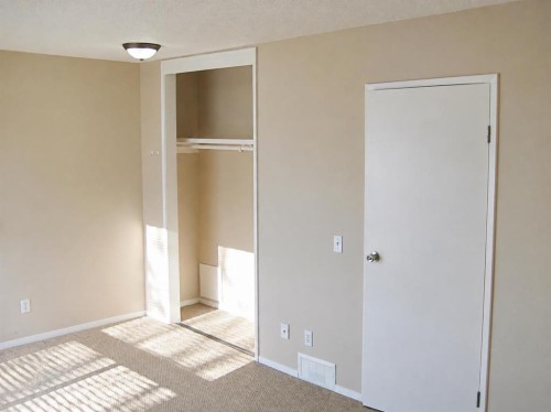 69-5425 Pensacola Crescent Se, Calgary, AB - Indoor Photo Showing Other Room