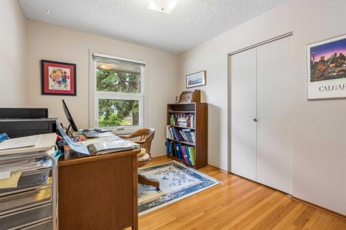3131 Oakwood Drive Sw, Calgary, AB - Indoor Photo Showing Other Room