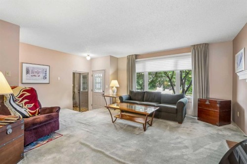 3131 Oakwood Drive Sw, Calgary, AB - Indoor Photo Showing Living Room