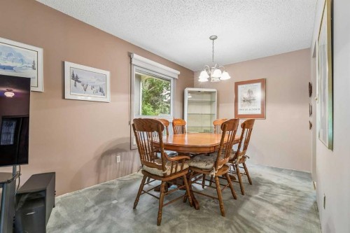3131 Oakwood Drive Sw, Calgary, AB - Indoor Photo Showing Dining Room