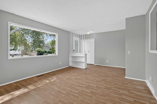 7935 Huntwick Hill Ne, Calgary, AB - Indoor Photo Showing Other Room