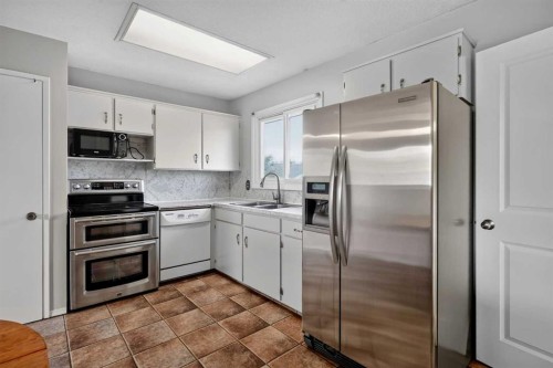 7935 Huntwick Hill Ne, Calgary, AB - Indoor Photo Showing Kitchen With Double Sink