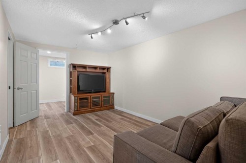 7935 Huntwick Hill Ne, Calgary, AB - Indoor