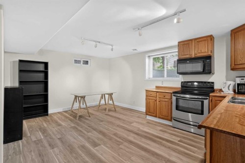 7935 Huntwick Hill Ne, Calgary, AB - Indoor Photo Showing Kitchen