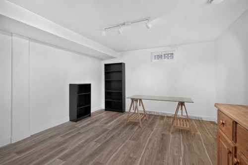 7935 Huntwick Hill Ne, Calgary, AB - Indoor Photo Showing Other Room
