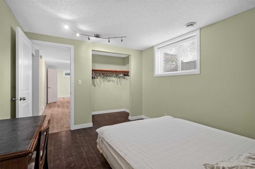 7935 Huntwick Hill Ne, Calgary, AB - Indoor Photo Showing Bedroom