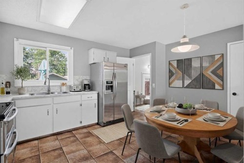 7935 Huntwick Hill Ne, Calgary, AB - Indoor Photo Showing Dining Room