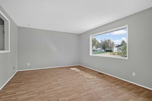 7935 Huntwick Hill Ne, Calgary, AB - Indoor Photo Showing Other Room