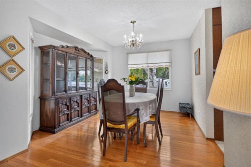 224 Silver Crest Drive Nw, Calgary, AB - Indoor Photo Showing Dining Room