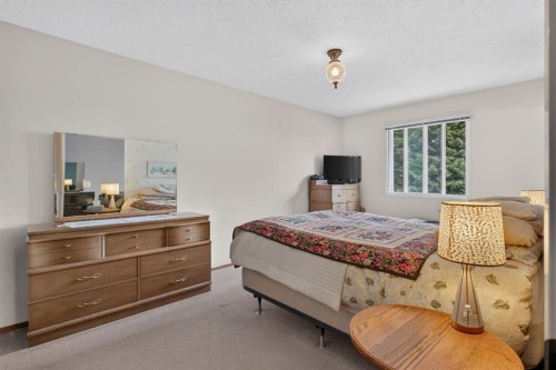 224 Silver Crest Drive Nw, Calgary, AB - Indoor Photo Showing Bedroom