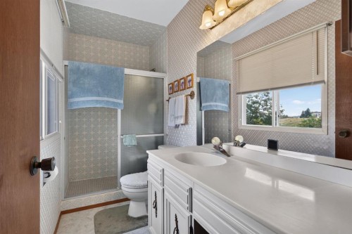 224 Silver Crest Drive Nw, Calgary, AB - Indoor Photo Showing Bathroom