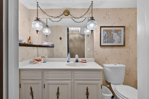 224 Silver Crest Drive Nw, Calgary, AB - Indoor Photo Showing Bathroom