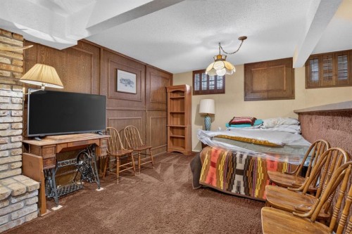 224 Silver Crest Drive Nw, Calgary, AB - Indoor Photo Showing Bedroom