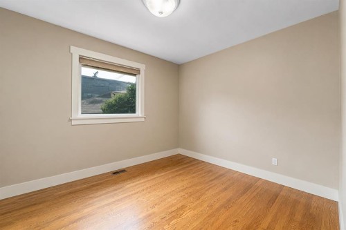 3042 28 Street Sw, Calgary, AB - Indoor Photo Showing Other Room