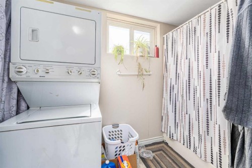 3042 28 Street Sw, Calgary, AB - Indoor Photo Showing Laundry Room