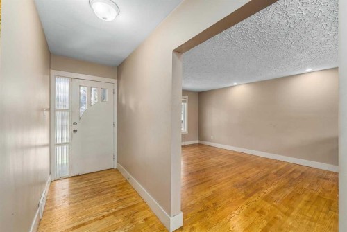 3042 28 Street Sw, Calgary, AB - Indoor Photo Showing Other Room