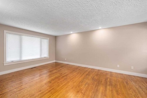 3042 28 Street Sw, Calgary, AB - Indoor Photo Showing Other Room