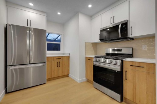 3331 41 Street Se, Calgary, AB - Indoor Photo Showing Kitchen