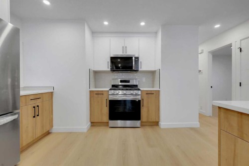 3331 41 Street Se, Calgary, AB - Indoor Photo Showing Kitchen