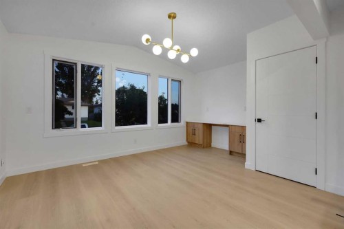 3331 41 Street Se, Calgary, AB - Indoor Photo Showing Other Room