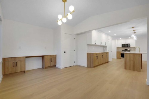 3331 41 Street Se, Calgary, AB - Indoor Photo Showing Kitchen