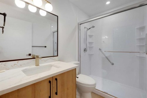 3331 41 Street Se, Calgary, AB - Indoor Photo Showing Bathroom