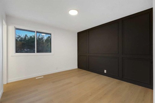 3331 41 Street Se, Calgary, AB - Indoor Photo Showing Other Room