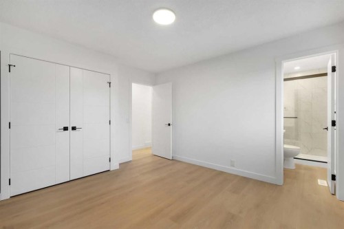 3331 41 Street Se, Calgary, AB - Indoor Photo Showing Other Room