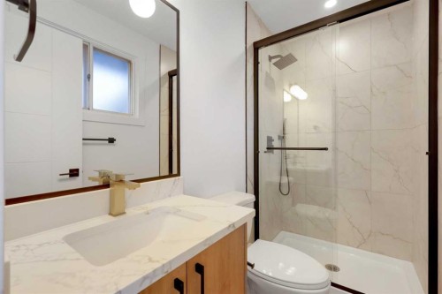 3331 41 Street Se, Calgary, AB - Indoor Photo Showing Bathroom