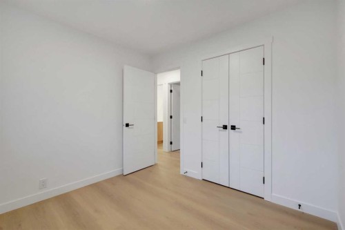 3331 41 Street Se, Calgary, AB - Indoor Photo Showing Other Room