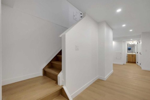 3331 41 Street Se, Calgary, AB - Indoor Photo Showing Other Room