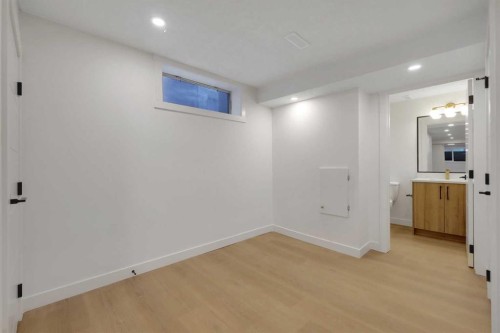3331 41 Street Se, Calgary, AB - Indoor Photo Showing Other Room