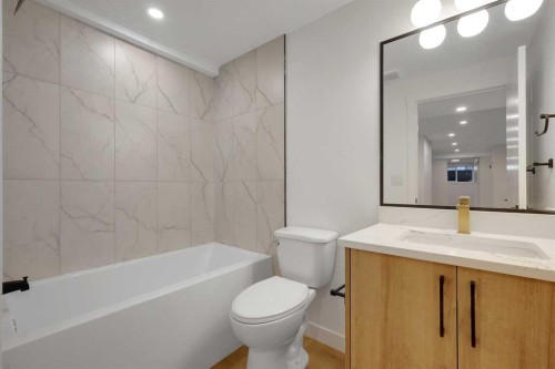 3331 41 Street Se, Calgary, AB - Indoor Photo Showing Bathroom