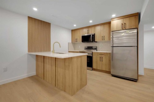 3331 41 Street Se, Calgary, AB - Indoor Photo Showing Kitchen