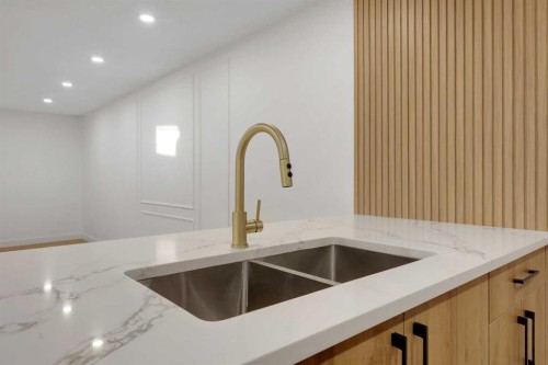 3331 41 Street Se, Calgary, AB - Indoor Photo Showing Kitchen With Double Sink